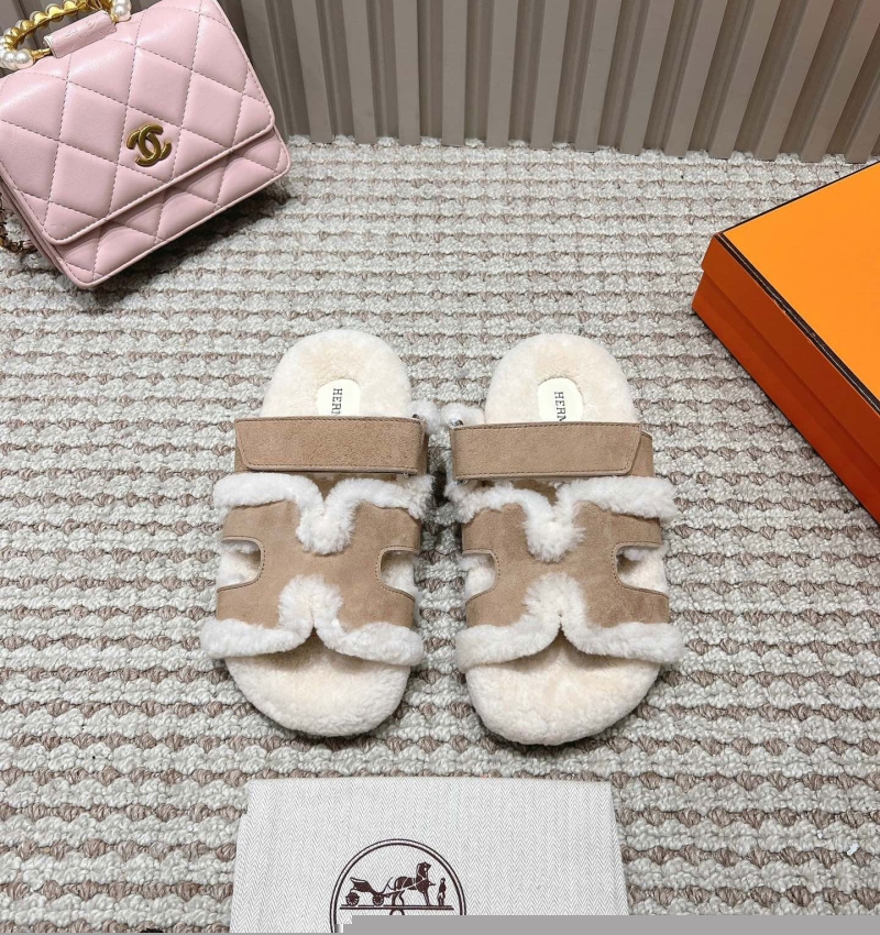 H**mes slippers